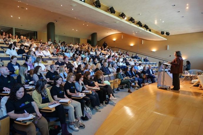 La consellera de Salud, Manuela García, inaugura la V Jornada Balear de Centros Comprometidos con la Excelencia en Cuidados.