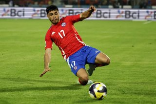 Futbol, Chile vs Ecuador. Primera rueda, clasificatorias al Mundial 2026. El jugador de la seleccion chilena Gabriel Suazo es fotografiado durante el partido clasificatorio al Mundial 2026 contra Ecuador disputado en el estadio Nacional de Santiago,