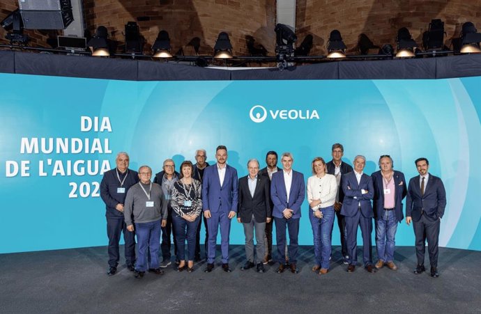 Archivo - Autoridades participan en la presentación de una programación especial por el Día Mundial del Agua en el Museu de les Aigües de Veolia