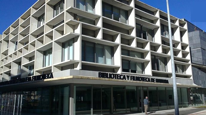 Fachada de la Biblioteca y Filmoteca de Navarra