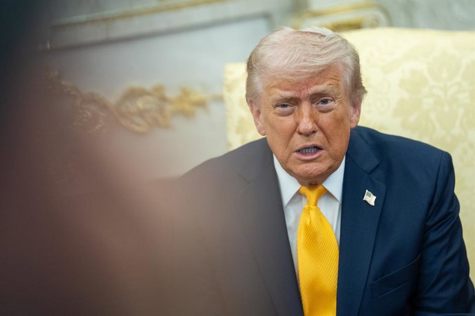 19 de março de 2026, Washington, Distrito de Columbia, EUA: O presidente dos Estados Unidos, Donald J. Trump, durante uma reunião bilateral no Salão Oval da Casa Branca, em Washington, DC, EUA, na quinta-feira, 19 de março de 2026.  A guerra com o Irã ser