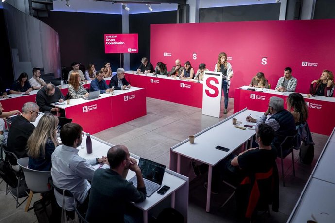 Archivo - La coordinadora del Movimiento Sumar, Lara Hernández (c), interviene durante la celebración del Grupo Coordinador de Movimiento Sumar, el primero del presente curso político, en el Espacio Unonueve, a 27 de septiembre de 2025, en Madrid (España)