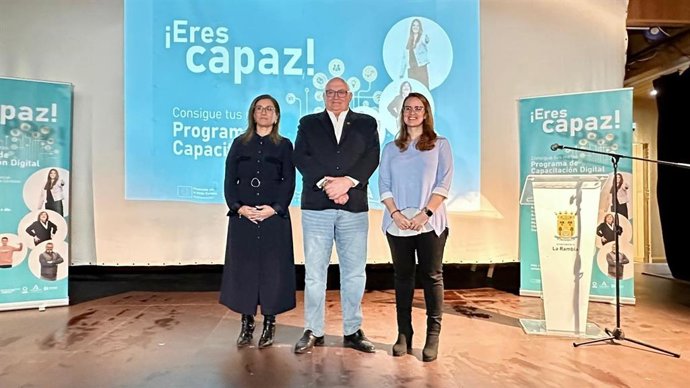 La delegada territorial de Justicia, Administración Local y Función Pública de la Junta de Andalucía en Córdoba, Raquel López (izda.), en la clausura de las jornadas.