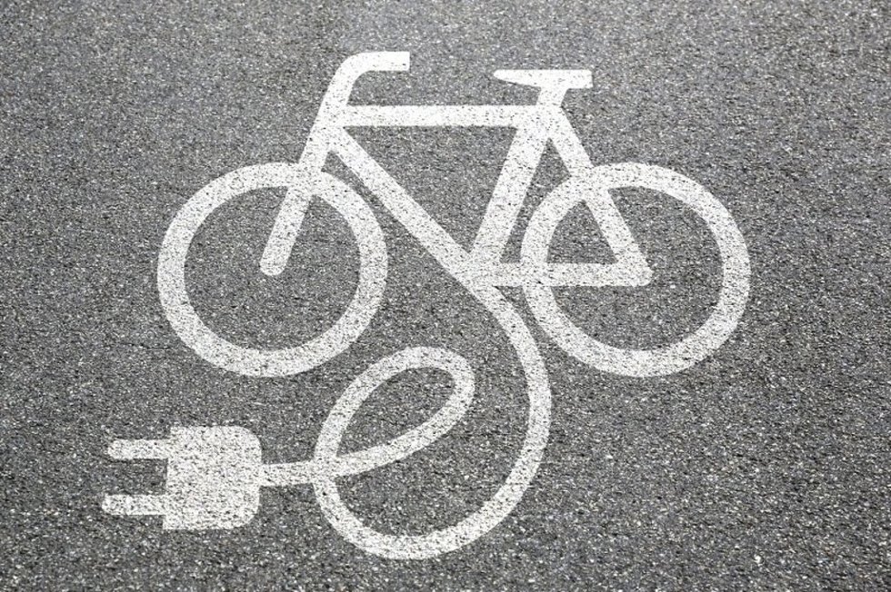 Archivo - Imagen de bicicleta eléctrica