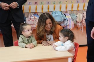 Archivo - La consejera de Desarrollo Educativo,  María del Carmen Castillo, en una escuela infantil.