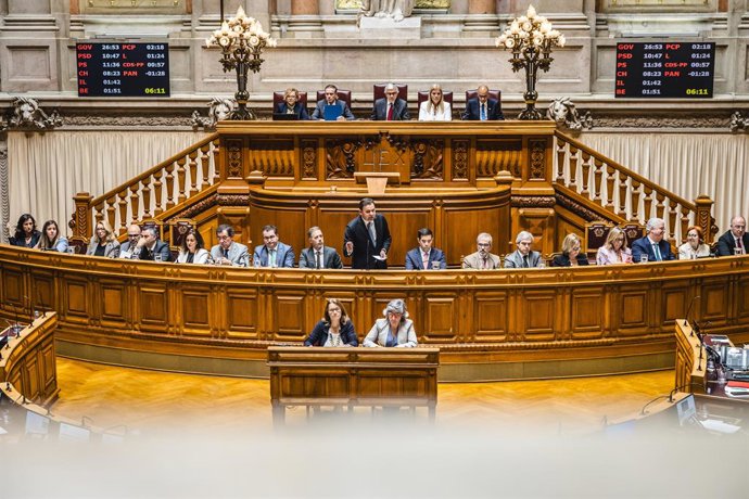 Archivo - Arquivo - 11 de abril de 2024, Lisboa, Portugal: O primeiro-ministro português, Luis Montenegro, responde a perguntas durante o período de perguntas e respostas, enquanto o Parlamento português debate o programa apresentado pelo XXIV Governo Con