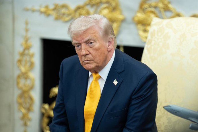 19 de março de 2026, Washington, Distrito de Columbia, EUA: O presidente dos Estados Unidos, Donald J. Trump, durante uma reunião bilateral no Salão Oval da Casa Branca, em Washington, DC, EUA, na quinta-feira, 19 de março de 2026. A guerra com o Irã será