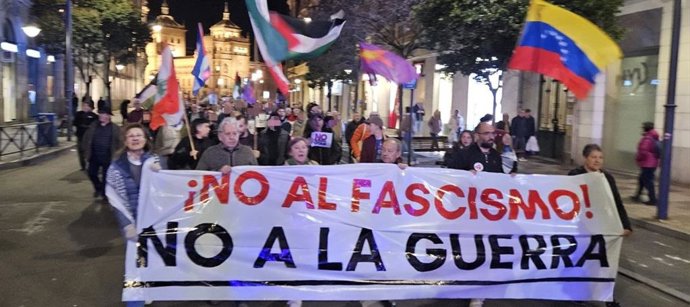AM.-Unas 700 personas gritan 'No a la guerra, no al fascismo' en Valladolid y alertan de la "deriva alarmante" del mundo