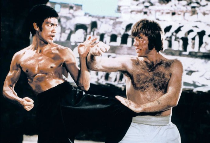 De la pelea con Bruce Lee a Los Mercenarios 2: Las 10 escenas más memorables de Chuck Norris