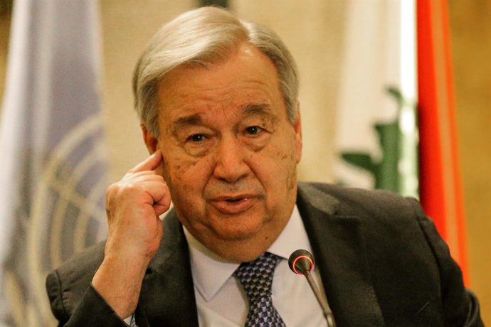 14 de março de 2026, Beirute, Líbano: O secretário-geral da ONU, António Guterres, gesticula durante a coletiva de imprensa no final de sua visita ao Líbano. Guterres afirmou que os ataques com foguetes do Hezbollah, grupo pró-iraniano, contra Israel em a