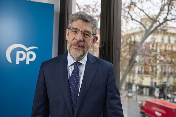Archivo - El vicesecretario de Economía del PP, Alberto Nadal, posa para Europa Press, en la sede del Partido Popular, a 23 de diciembre de 2025, en Madrid (España). Alberto Nadal es licenciado en Derecho y en Ciencias Económicas y Empresariales por la Un