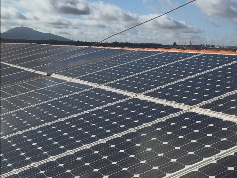 Archivo - Imagen de archivo de placas solares.