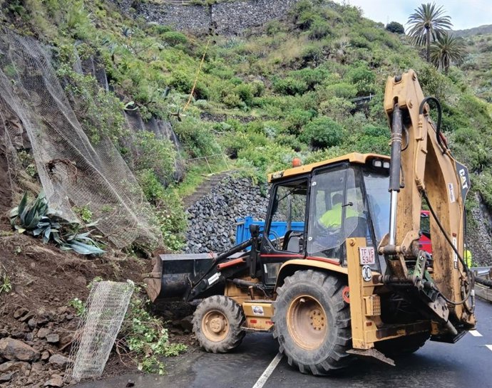 Imagen de un desprendimiento a la vía en La Gomera durante la borrasca 'Therese'