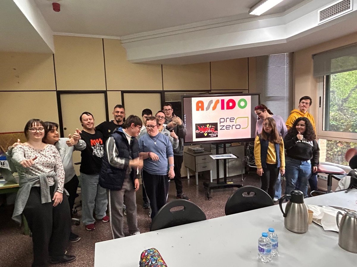 Murcia celebra el Día Mundial del Síndrome de Down con una obra de arte colectiva en Plaza Bohemia