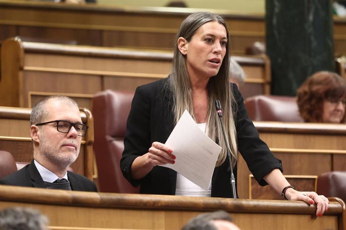 La portavoz de Junts en el Congreso, Miriam Nogueras, durante una sesión de control al Gobierno, en el Congreso de los Diputados, a 25 de febrero de 202, en Madrid (España). 