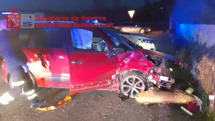 Uno de los vehículos implicados en el accidente en Lónguida.