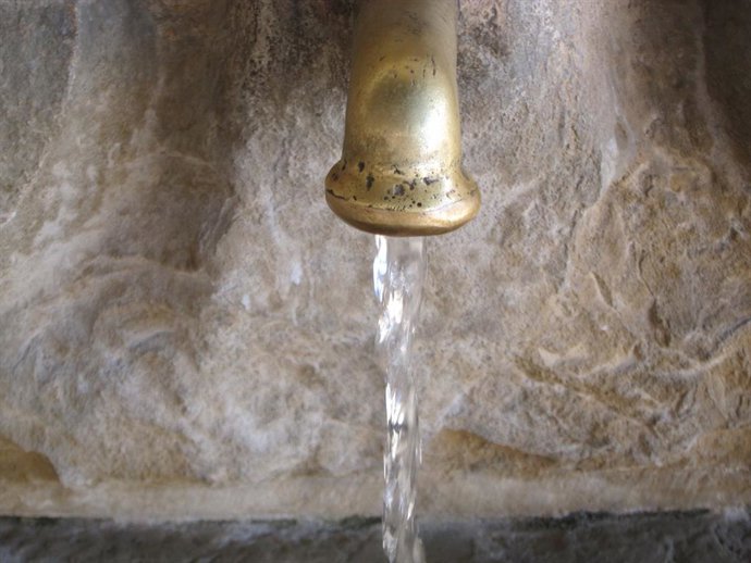 Archivo - Caño de una fuente, agua    EUROPA PRESS 31/3/2013