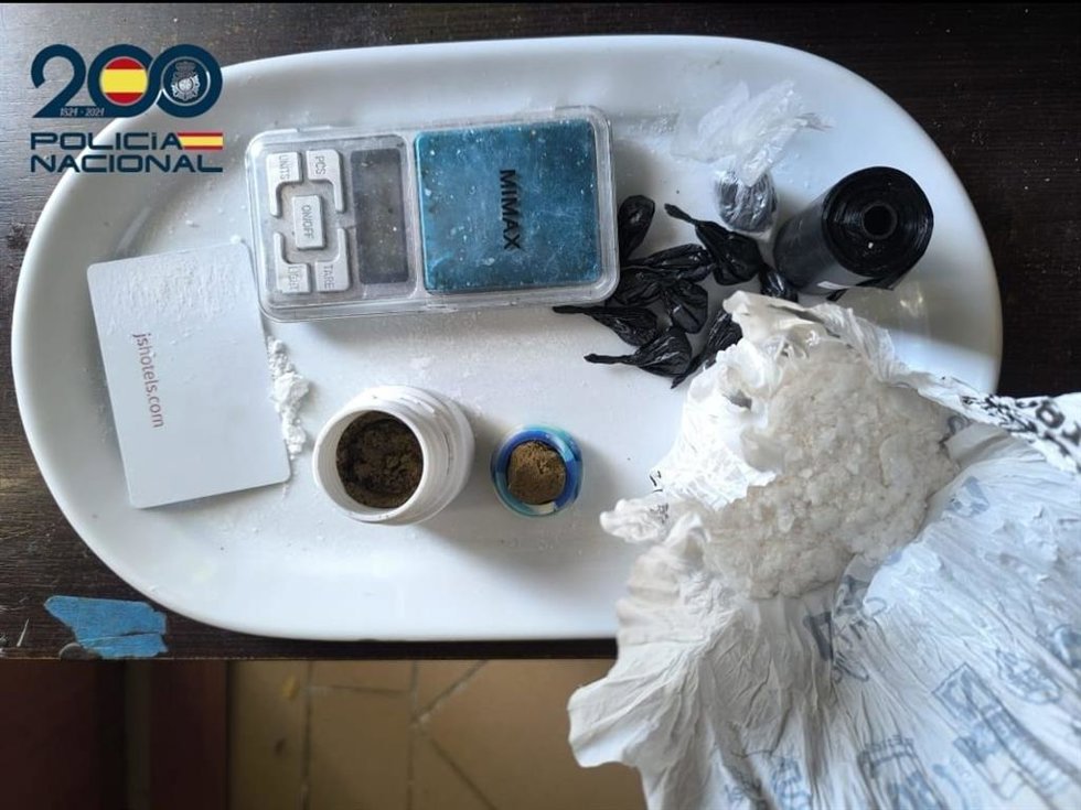 Desmantelados dos puntos de venta de droga en la Vileta
