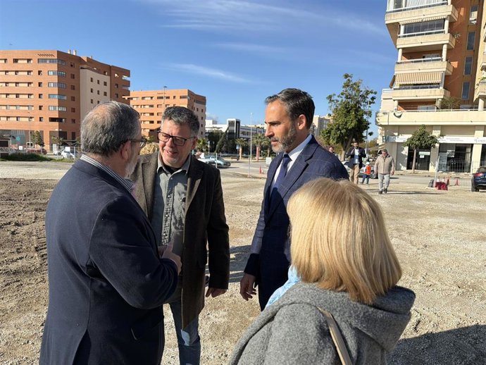 El portavoz municipal del PSOE, Danie Pérez, junto con concejales socialistas