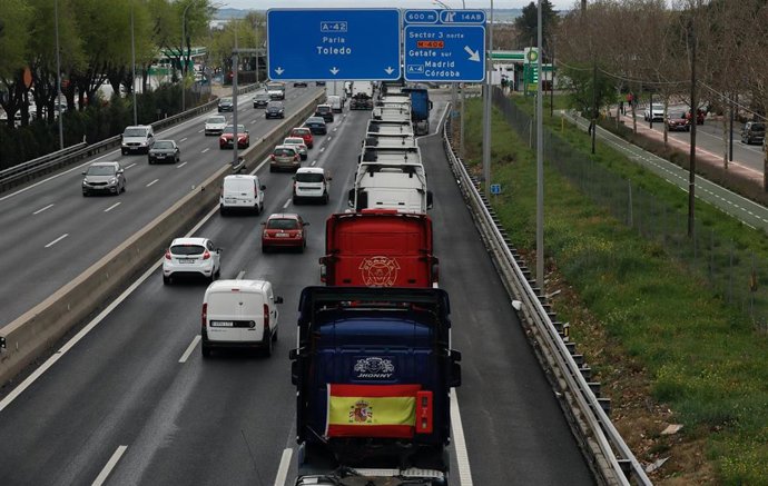 Archivo - El sector del transporte de mercancías pide medidas más ambiciosas