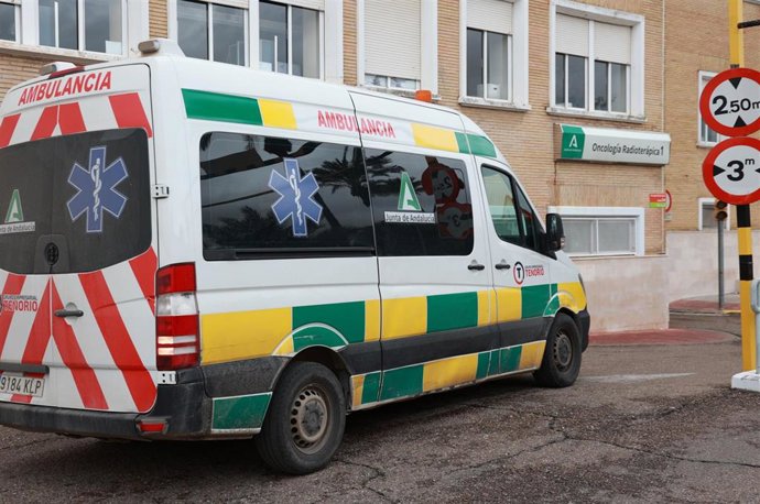 Archivo - Imagen de recurso de una ambulancia