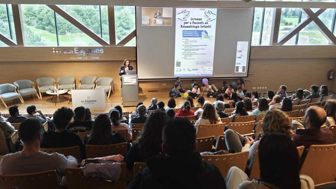 Jornada de niños y adolescentes con enfermedades reumáticas en el Hospital Son Espases