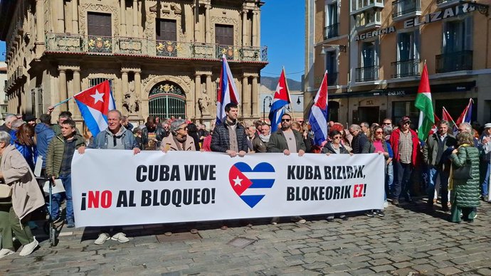 Concentración en Pamplona en apoyo al pueblo cubano.