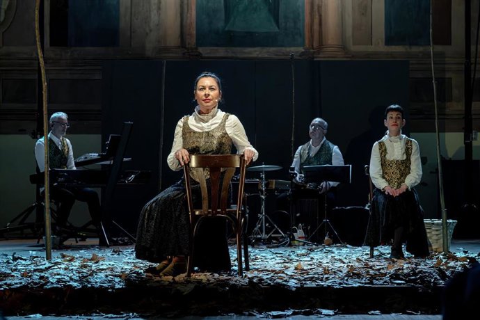 Archivo - La Machina Teatro lleva 'Tonada' al Palacio de Festivales el viernes