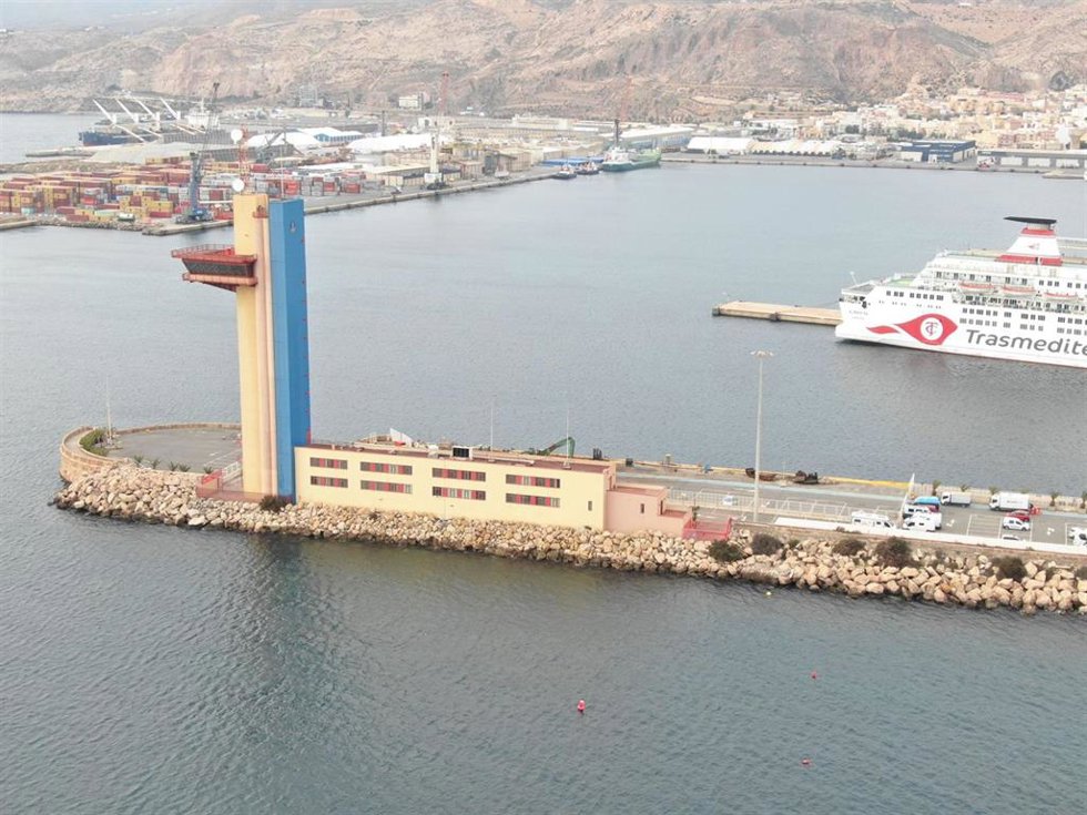 Archivo - Edificio que alberga las dependencias de Capitanía Marítima y Sasemar en el Puerto de Almería.