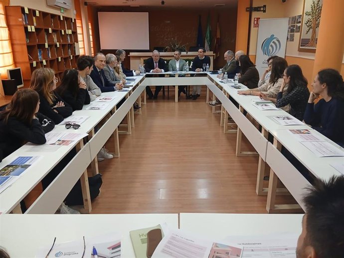 Una delegación italiana visita el CIMI Las Lagunillas para conocer su trabajo con los menores infractores.