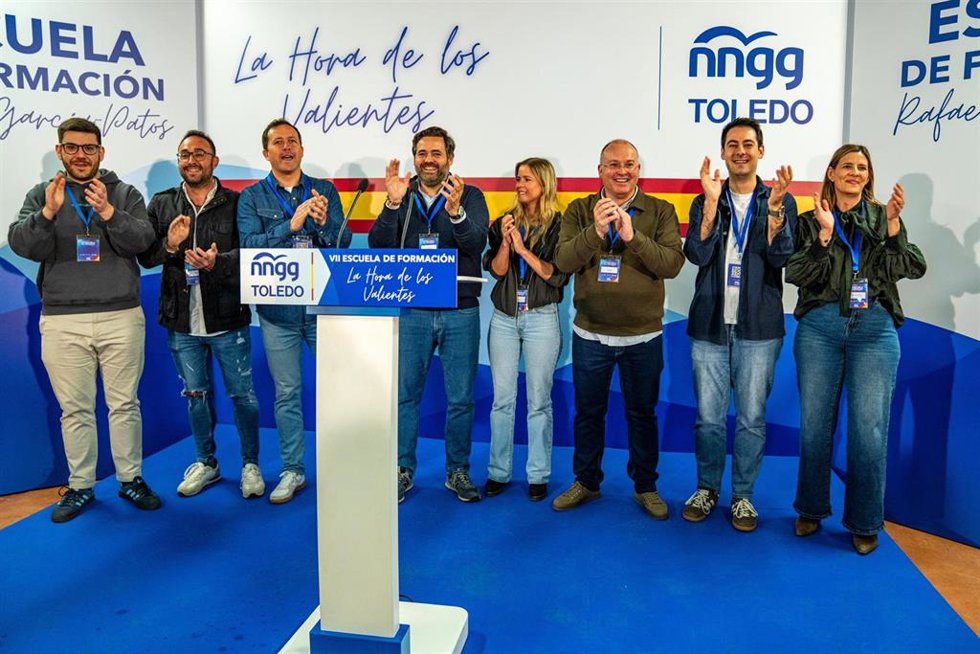 El secretario general del PP, Miguel Tellado; el presidente regional del PP, Paco Núñez, y el alcalde de Toledo, Carlos Velázquez, entre otros, en Layos.