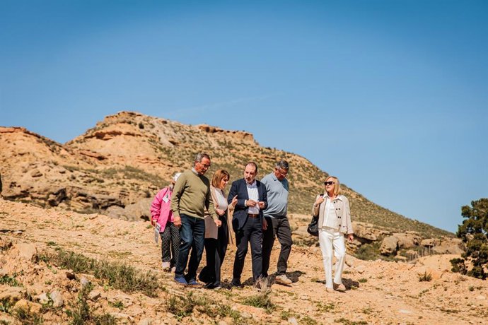 El conseller de Justícia i Qualitat Democràtica de la Generalitat, Ramon Espadaler, visita la Ruta Robert Capa a Aitona (Lleida)