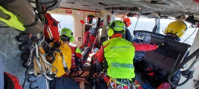 Evacuado en helicóptero un motorista tras sufrir una caída y una fractura de fémur en Voto