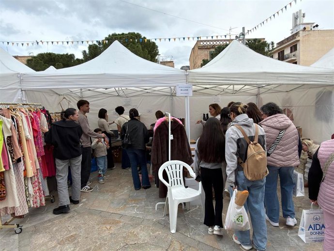 Andratx celebra una nueva edifición de 'La Botiga al Carrer' con una veintena de escaparates