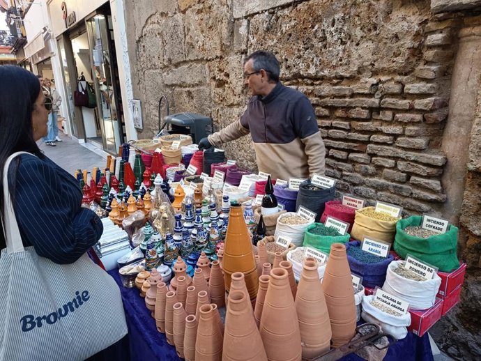 Puesto de incienso en la calle Córdoba de Sevilla