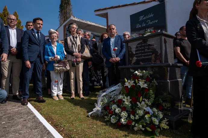 Cabezón de las Sal recibe los restos mortales de Matilde de la Torre en el 80 aniversario de su fallecimiento