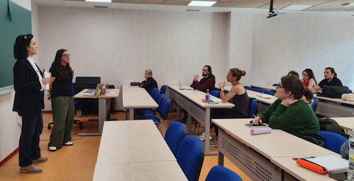 La autora Begoña M. Rueda impartió en la UJA un taller en el marco del Día Mundial de la Poesía