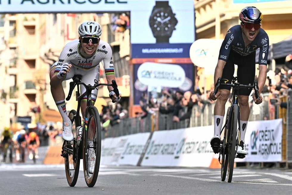 Tadej Pogacar vence en la Milán-San Remo 2026 ante Tom Pidcock