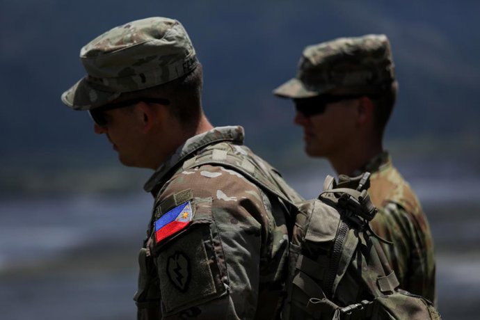 Archivo - March 31, 2022, Manila, Philippines: An American soldier wears a patch of the Philippine flag during the 'Balikatan' military exercises at Crow Valley in Capas, Tarlac province north of Manila, Philippines. March 31, 2022. The Philippines and th