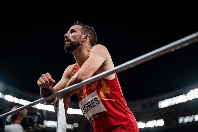 Archivo - El saltador español Eusebio Cáceres, en la clasificación de salto de longitud de atletismo durante los JJOO 2020.