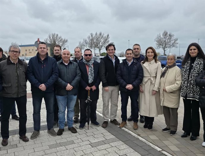 El Grupo Popular de Jaén participa en una concentración en Alcázar de San Juan (Ciudad Real) para exigir la conexión por AVE entre la capital jiennense con Madrid a través de Despeñaperros.