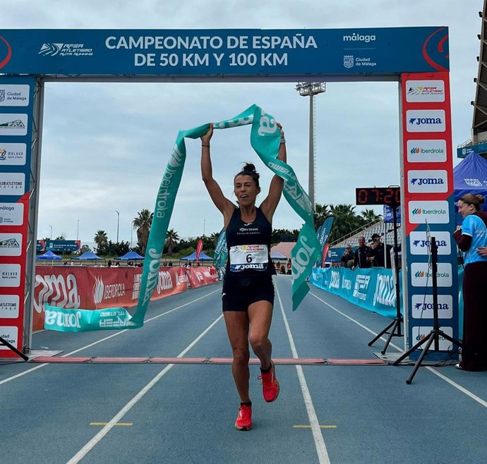 Gemma Arenas tras proclamarse campeona de España de 100 kilómetros con nuevo récord nacional