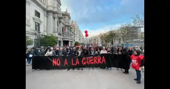 Una manifestación pide en València 'No a la guerra' en Oriente Medio y lanza un "grito para la paz"