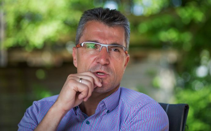 Archivo - FILED - 27 May 2016, Baden-Wuerttemberg, Rottenburg am Neckar: German Referee Knut Kircher speaks during an interview with dpa. Germany's referee chief Knut Kircher is open to introduce a Video Support system which is only activated upon challen