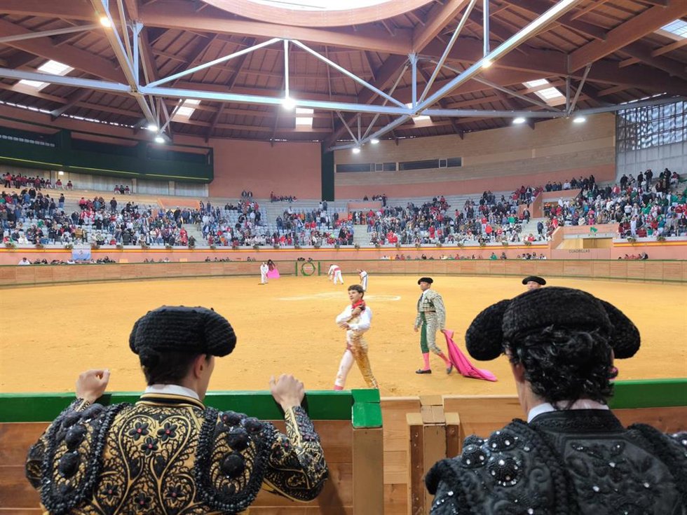El novillero Manuel Domínguez pasea una oreja en su segundo en la final del Zapato de Plata de Arnedo