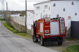 Archivo - Un coche de bomberos atiende una incidencia, a 28 de enero de 2026, en Cáceres, Extremadura (España).