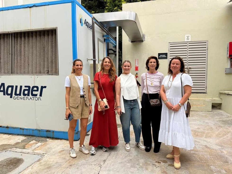 La presidenta del Govern, Marga Prohens, en su visita al proyecto de Piñero en Cayo Levantado