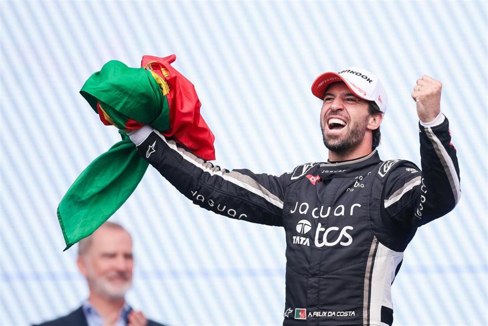 El piloto Antonio Félix da Costa celebra su triunfo en el Gran Premio de Madrid del Mundial de Fórmula 3 2026