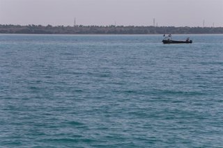 Archivo - April 29, 2024, Persian Gulf, Bushehr, Iran: An Iranian speedboat of the Basij Resistance Mobilization Force, a paramilitary volunteer militia within the Islamic Revolutionary Guard Corps (IRGC) and one of its five branches, is sailing along the