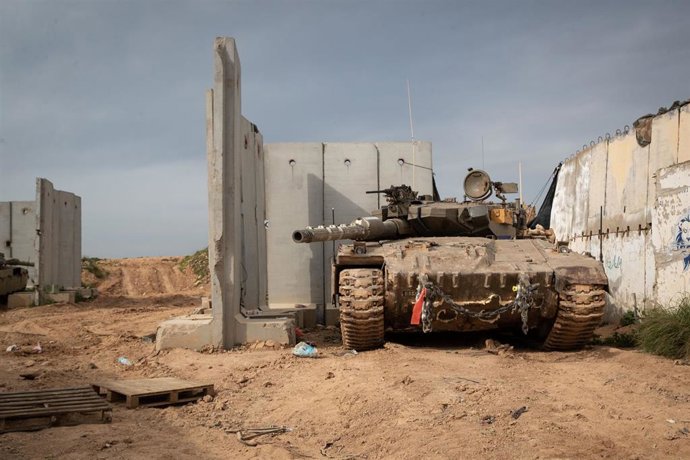 Tropas israelíes estacionadas en la frontera con Líbano